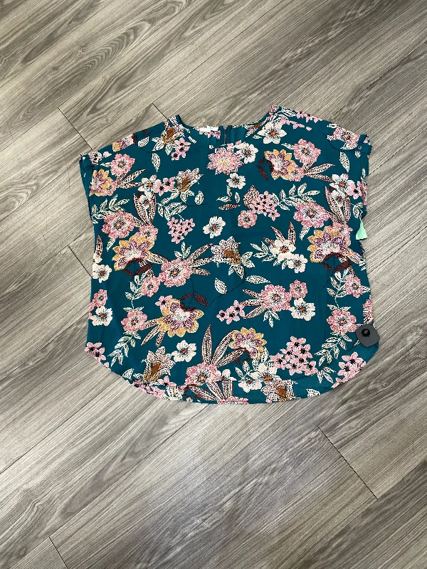 Basic Version Top Short Sleeve By Maurices In Floral Print, Size: 1x