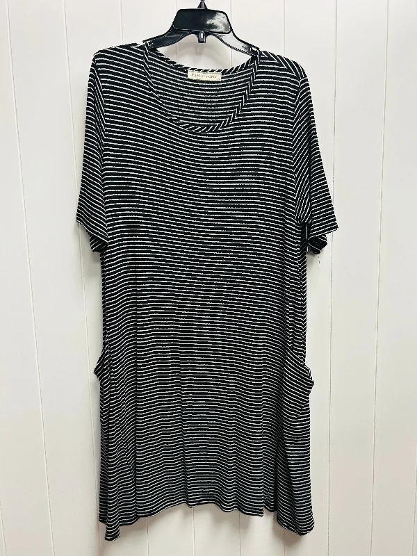 Versatile Items Tunic Short Sleeve By tiffany & grey In Black & White, Size: 2x
